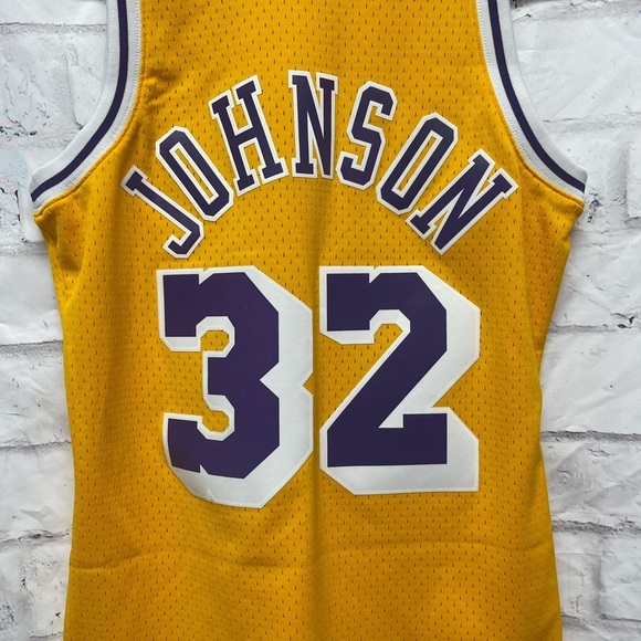 Los Angeles Lakers Magic Johnson Mitchell & Ness Retired Player Jersey - Picture 9 of 9